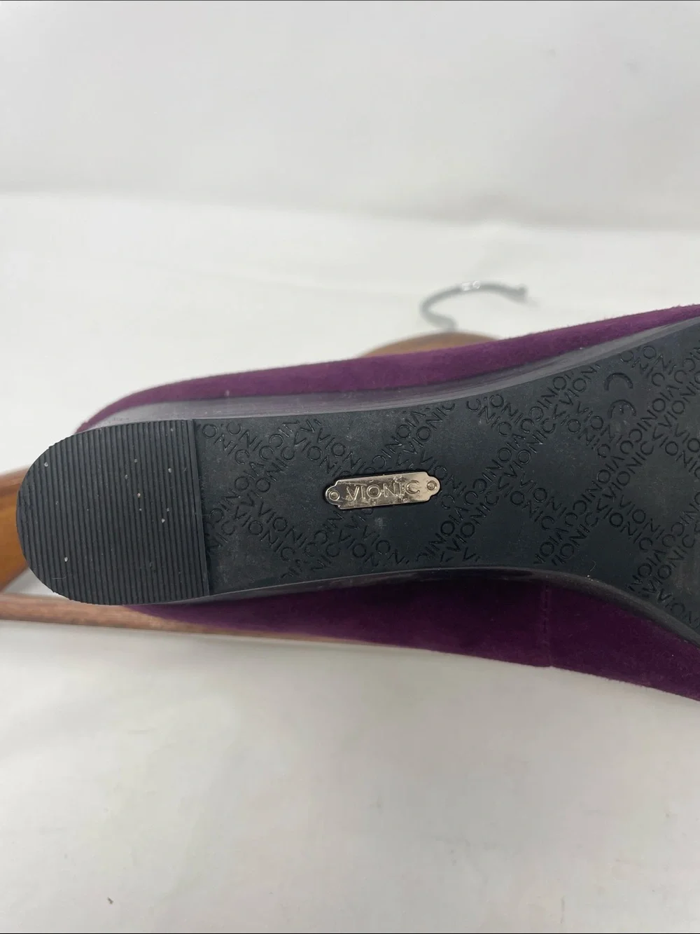 Vionic Plum Suede-Like Wedged Heel Pump Size 10 Excellent Condition